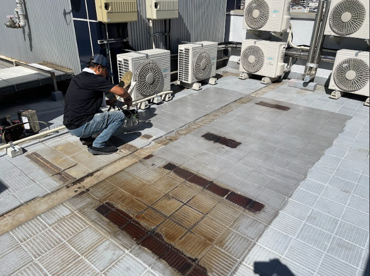 屋上エアコン室外機撤去後防水塗装