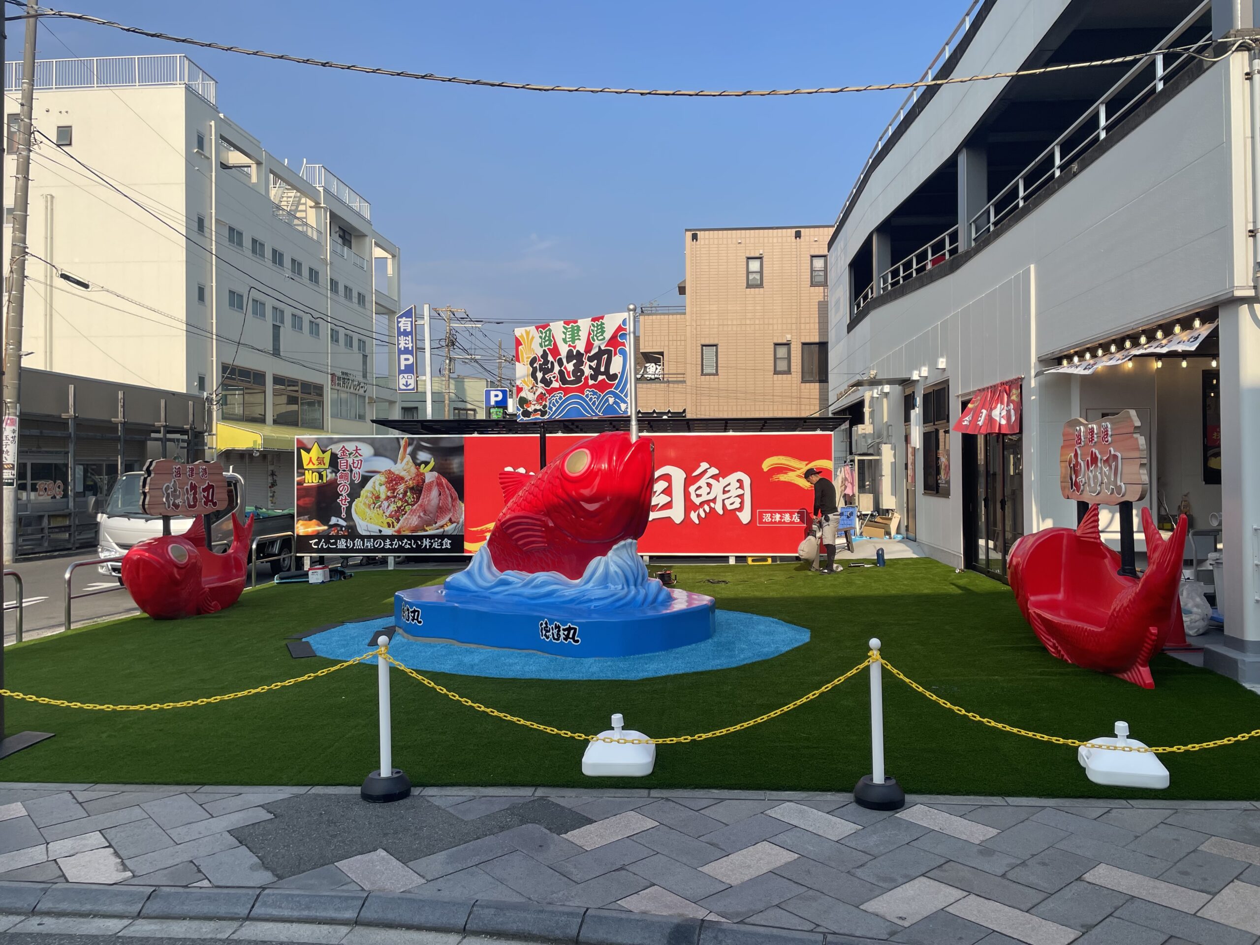 徳造丸沼津港店広場